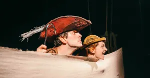 A teatro | Bergamo, Teatro San Giorgio - PETER E WENDY - LA STORIA DI UN RITORNO di Teatro Prova - dai 6 anni - Immagine: 1