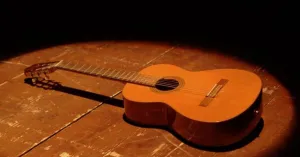 A teatro - SONO SOLO CANZONETTE? VIAGGIO NELLA CANZONE D'AUTORE ITALIANA di Elsinor - 10/14 anni - Immagine: 1