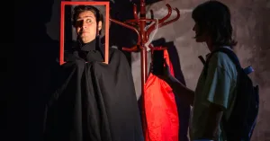 A teatro | Arese (MI), Sala Polivalente Centro Civico Agorà - FUORI CAMPO di Barabba's Clowns - dai 14 anni - Immagine: 2