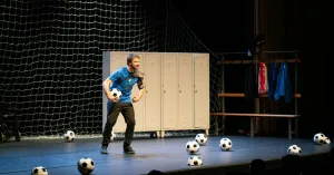 A teatro | Milano, Centro Asteria - MAI MOLLARE: IL BATTITO SORDO DI MAURO GROTTO di Centro Asteria - 10/16 anni - Immagine: 3