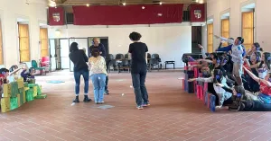 A scuola e A teatro | Varese, Spazio Yak - MI CHIEDI COS'È LA LIBERTÀ di Karakorum Teatro - 11/14 anni - Immagine: 4