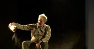 DENTRO UN GUSCIO DI NOCE - Immagine: 1