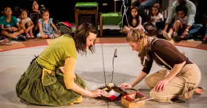 A scuola - SEME DI MELA di Teatro del Buratto - 3/8 anni - Immagine: 1