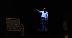 A teatro - FUORI MISURA, IL LEOPARDI COME NON VE L'HA MAI RACCONTATO NESSUNO di MTM - 12/16 anni - Immagine: 1