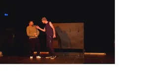 A teatro - LA TESTA NEL PALLONE di Teatro Invito - 9/14 anni - Immagine: 1
